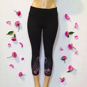 Gaiam Paisley/Geometric Motifs Side Stripe Cropped Leggings